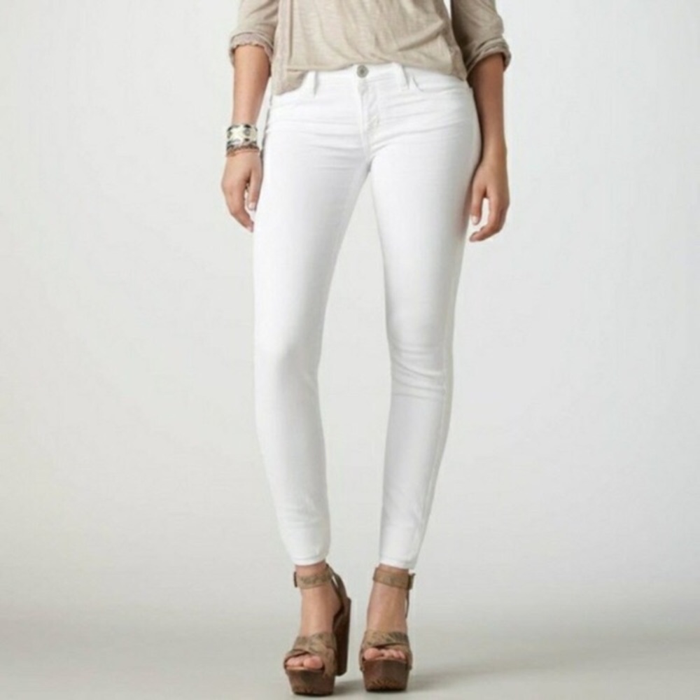 NWOT American Eagle skinny straight white jeans 4